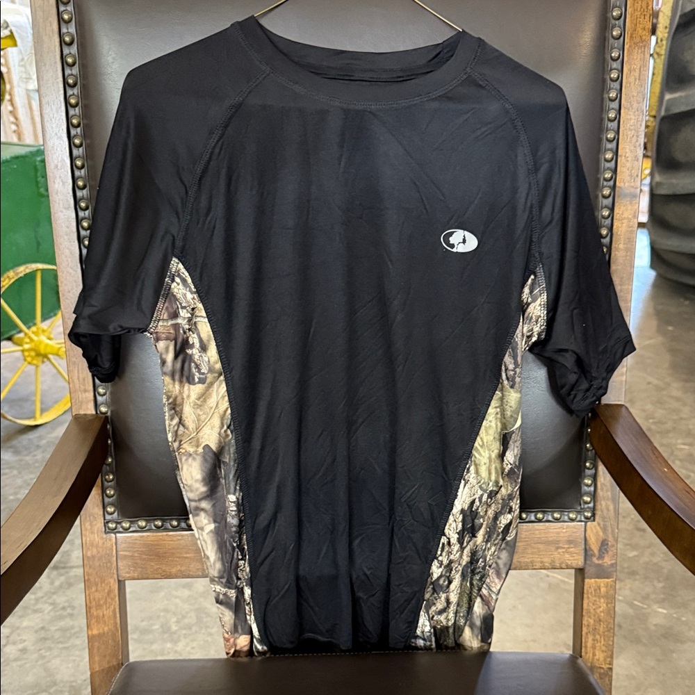 Mossy Oak Black and Camouflage Short Sleeve Dri-Fit Tee - Medium